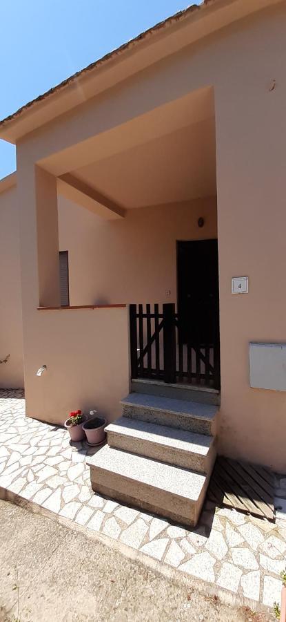 Trinità dʼAgultu Casa Vacanza Costa Rossa Vista Mare מראה חיצוני תמונה